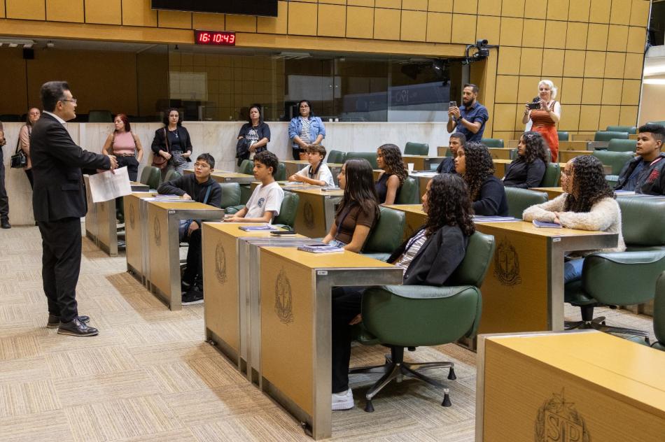 alunos-do-parlamento-jovem-de-sao-sebastiao-visitam-assembleia-legislativa-de-sao-paulo-1.jpeg