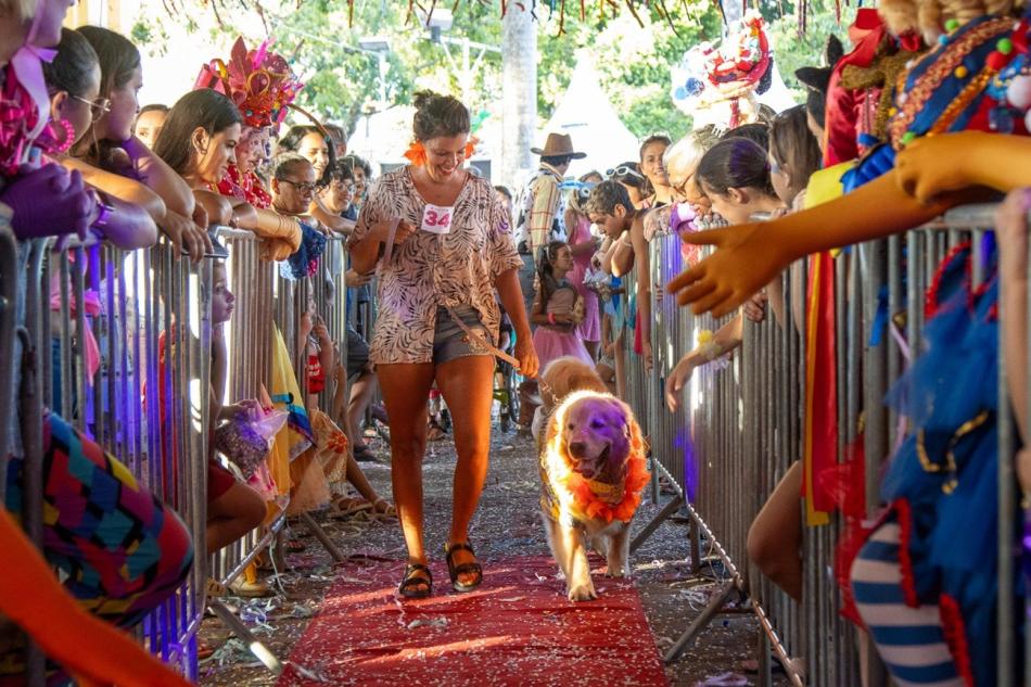 carnapet-promete-muita-diversao-aos-folioes-e-seus-pets-no-sabado-de-carnaval-1.jpg