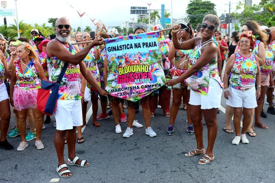 carnaval-em-caraguatatuba-atrai-mais-de-300-mil-pessoas-1.jpg