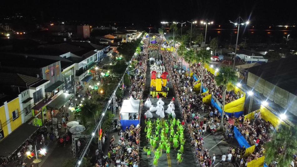 desfile-das-escolas-de-samba-promete-encantar-a-rua-da-praia.jpeg