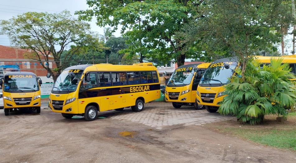 frota-do-transporte-escolar-de-ilhabela-garante-atendimento-a-mais-de-16-mil-alunos-da-rede-municipal.jpeg