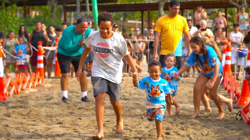 kids-beach-run-reune-mais-de-300-criancas-na-praia-do-pereque-em-ilhabela-1.jpeg