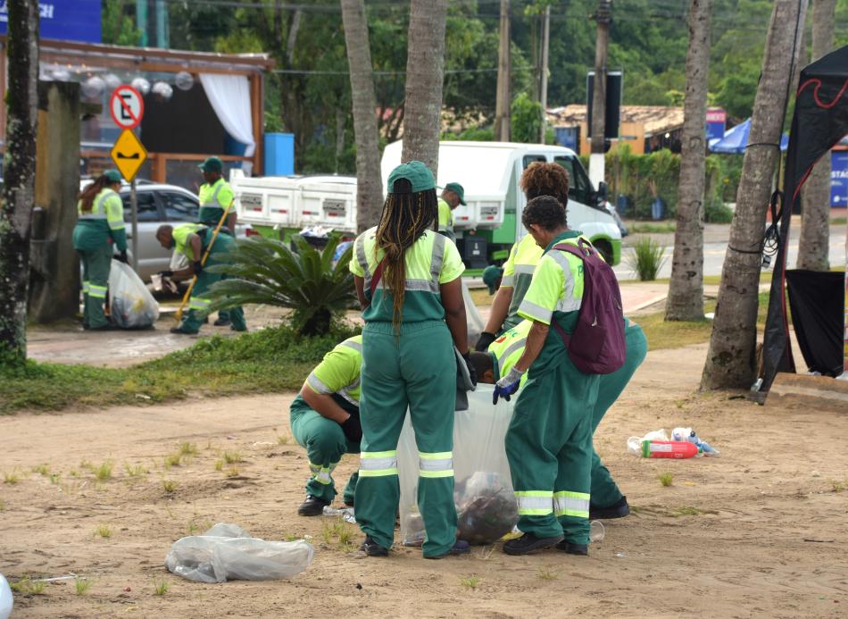 mais-de-12-toneladas-de-residuos-sao-recolhidas-nas-praias-de-ilhabela-no-primeiro-dia-de-2026-2.jpg