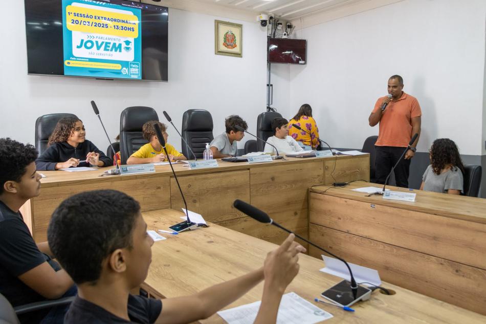 parlamento-jovem-elege-mesa-diretora-e-realiza-atividades-educativas-5.jpg