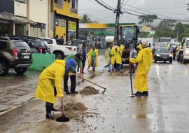 prefeitura-de-ilhabela-intensifica-acoes-de-limpeza-e-desobstrucao-apos-fortes-chuvas-2.jpg