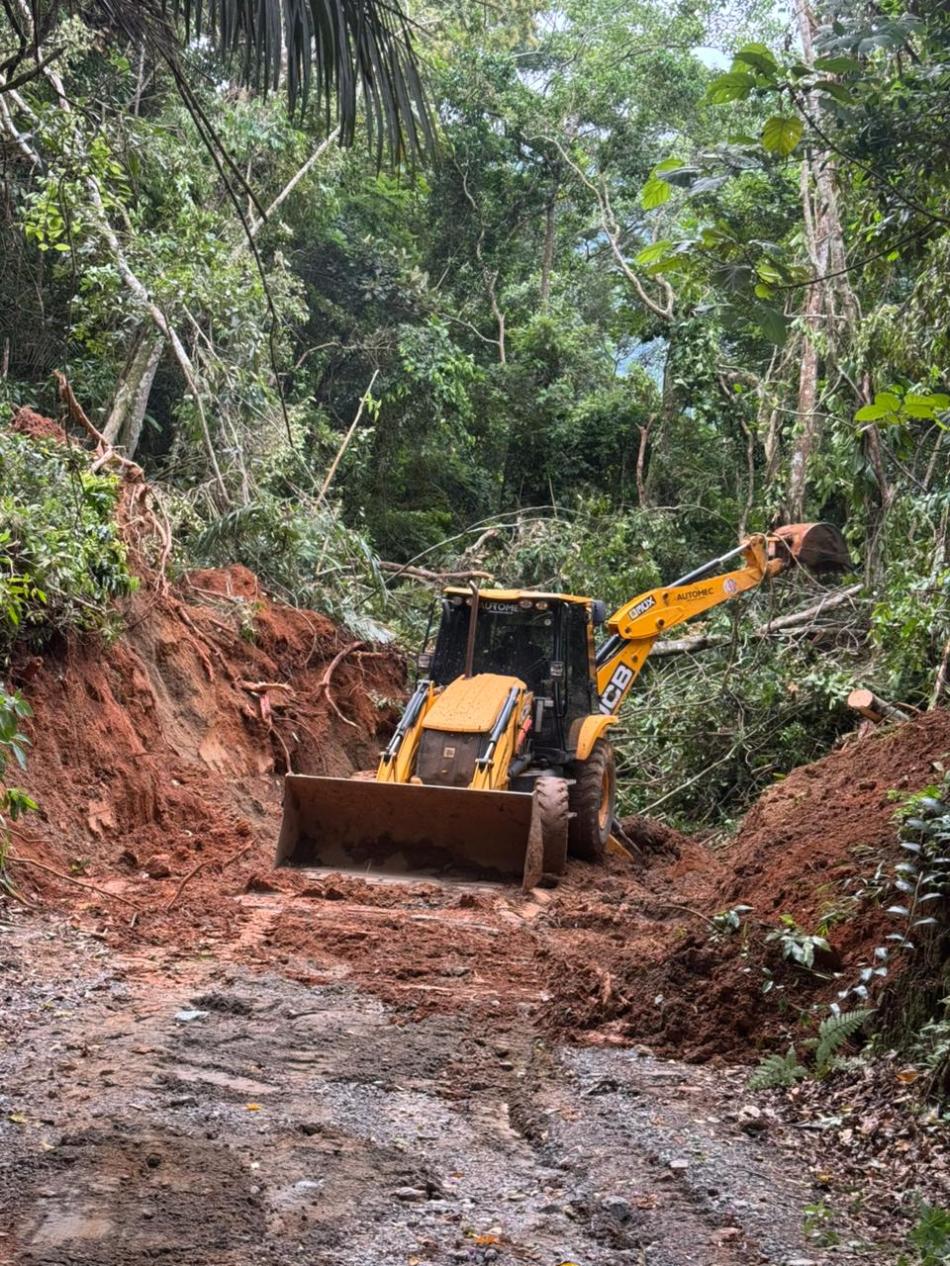 prefeitura-de-ilhabela-intensifica-trabalhos-e-nao-mede-esforcos-para-liberar-estrada-parque-castelhanos-apos-fortes-chuvas.jpg