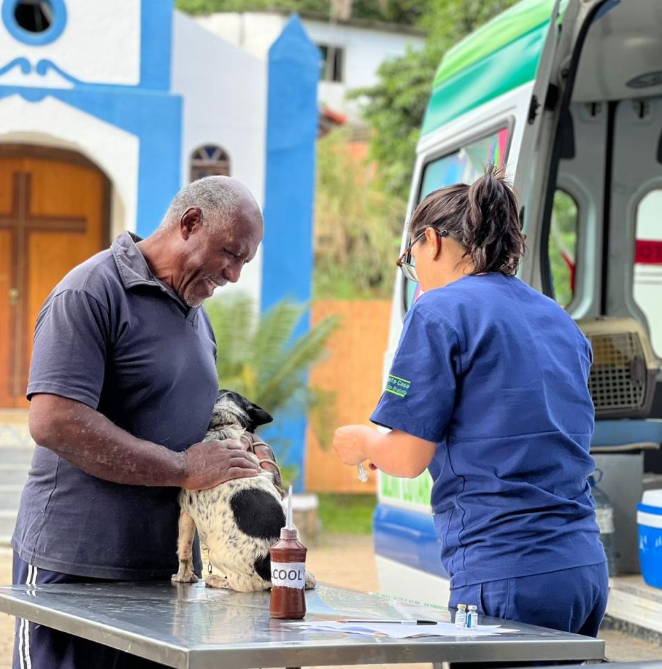 prefeitura-de-ilhabela-leva-atendimento-veterinario-itinerante-aos-bairros-com-o-programa-bem-estar-animal-2.jpg