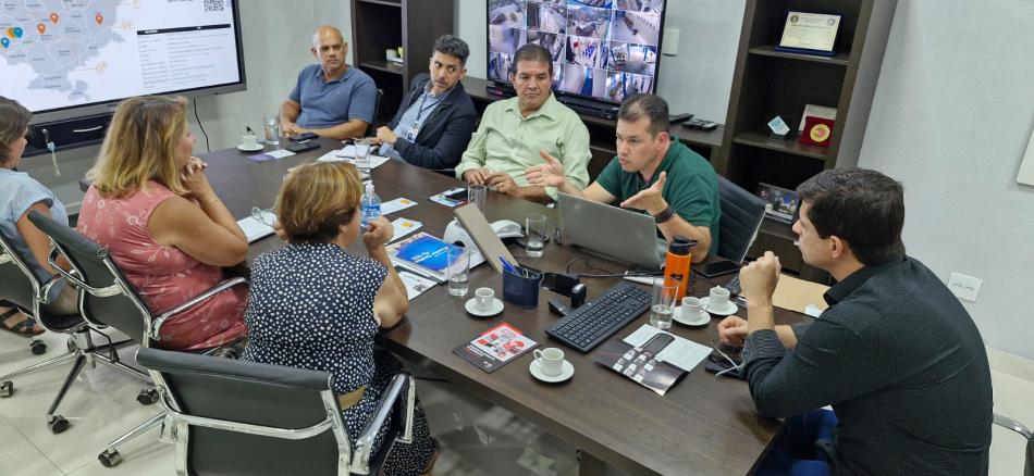prefeitura-discute-desenvolvimento-economico-com-representantes-do-estado.jpg