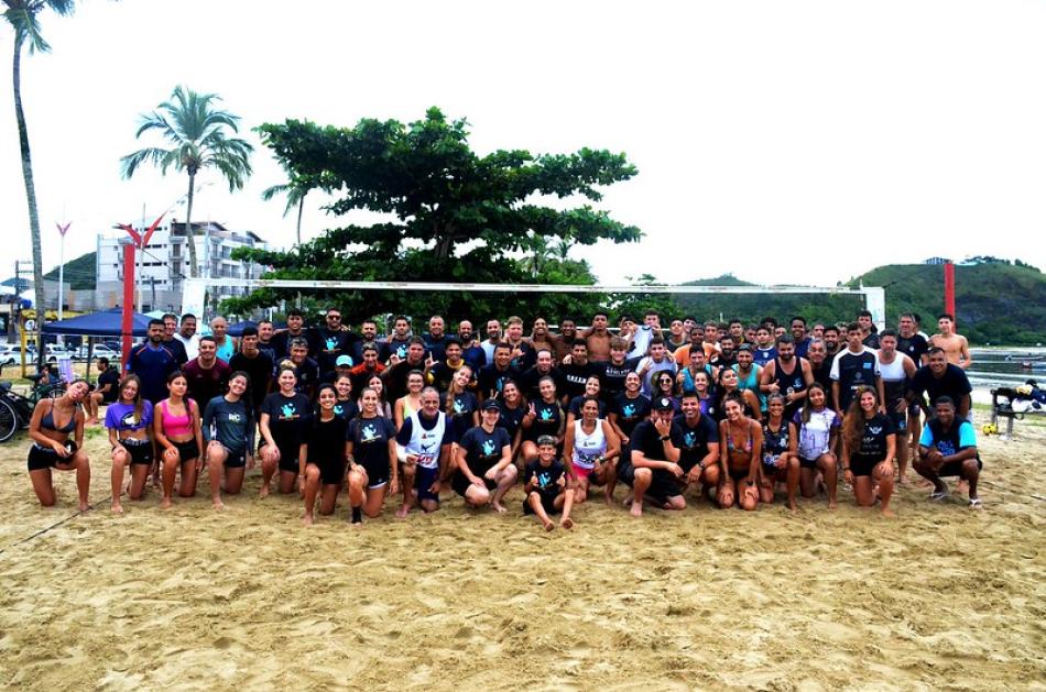torneio-de-futevolei-agitou-praia-do-camaroeiro-no-fim-de-semana-2.jpg
