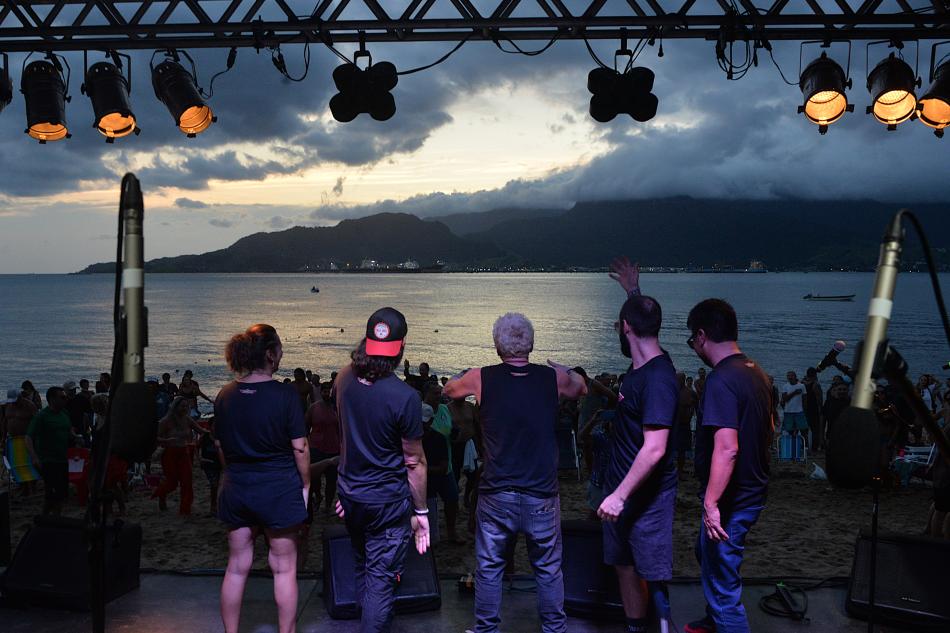 vem-ai-a-3-edicao-do-ilhabela-jam-na-praia-do-pereque-com-musicos-locais-e-convidados.jpg